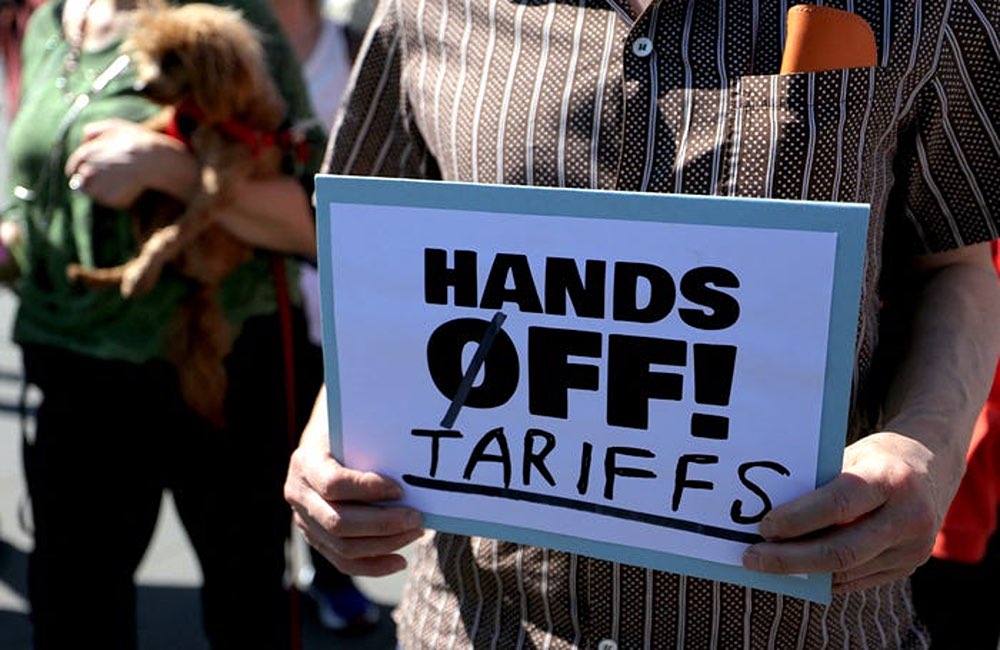 تظاهرات با شعار «دست بردارید!»