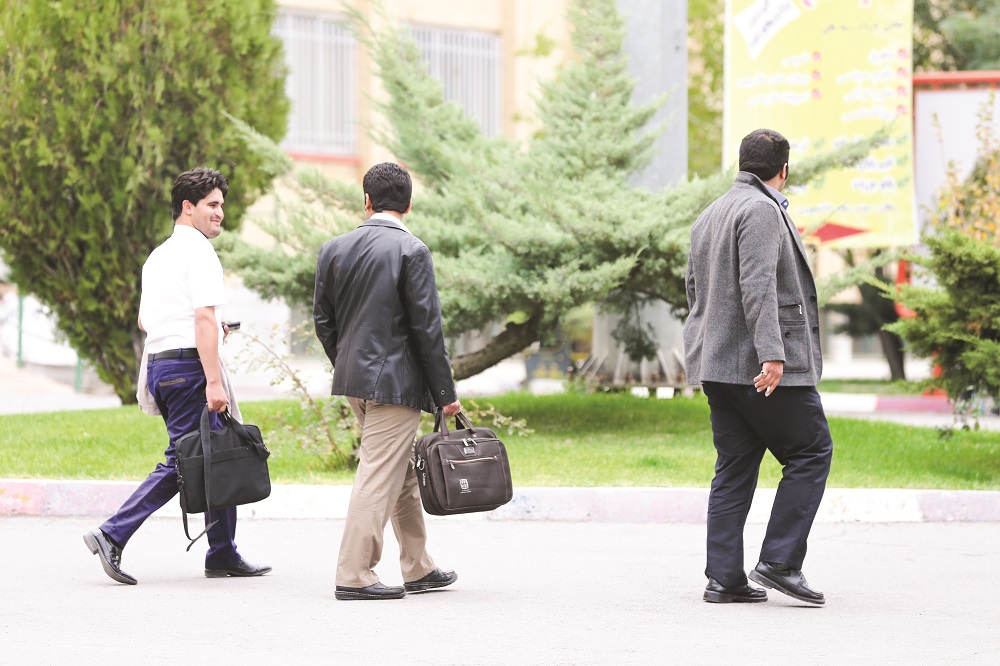 ۱۰۰۰ استاد معطل کد استخدامی