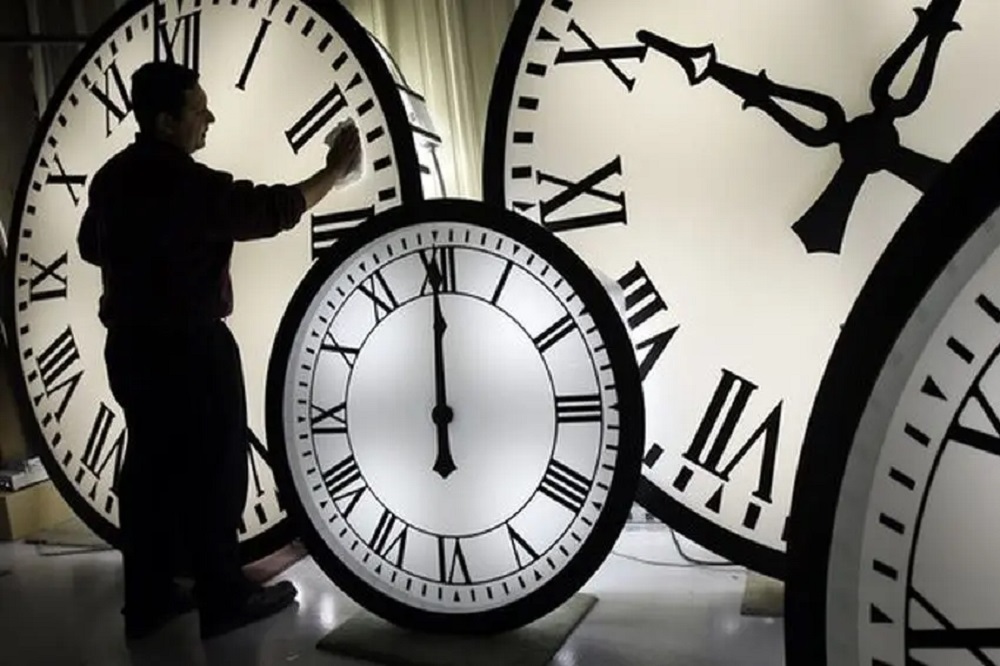 ساعت رسمی کشور تغییر میکند؟