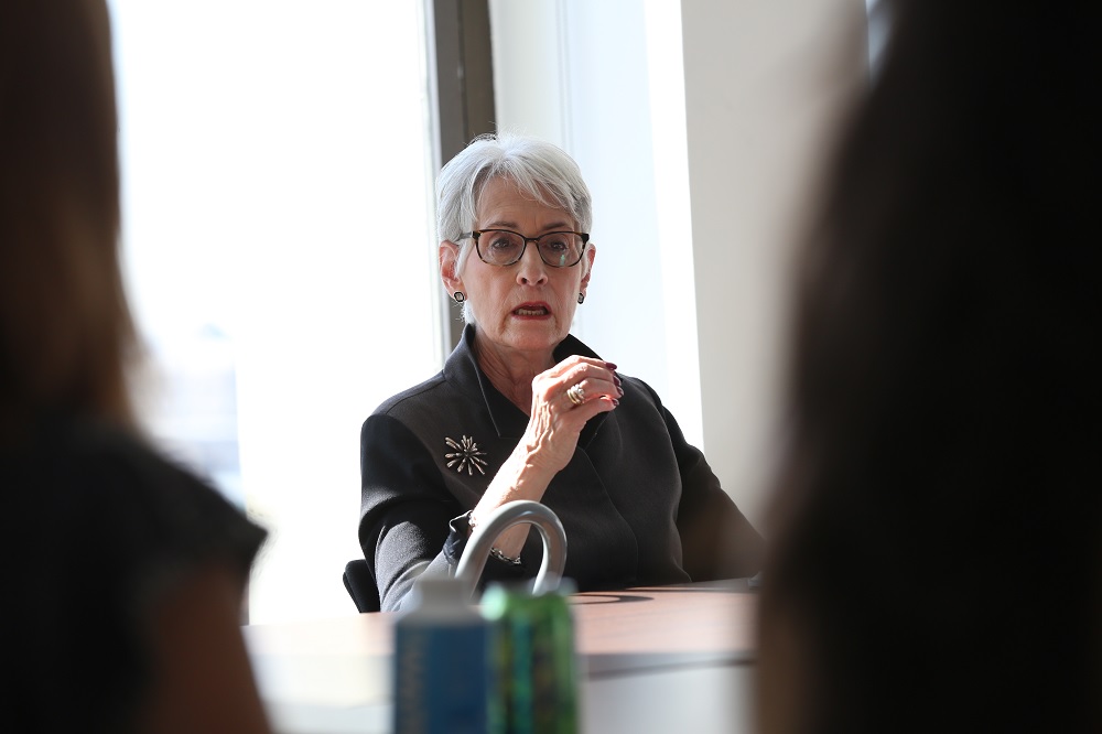 شرمن: عراقچی بسیار باهوش و سرسخت است