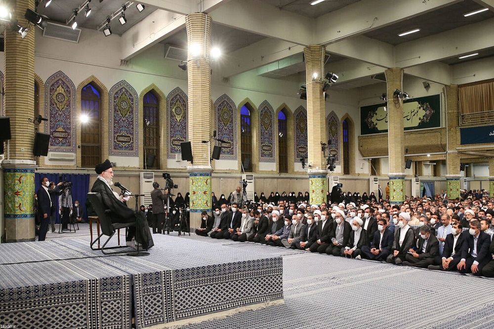 جمعی از مسئولان سه قوه با رهبر انقلاب دیدار میکنند