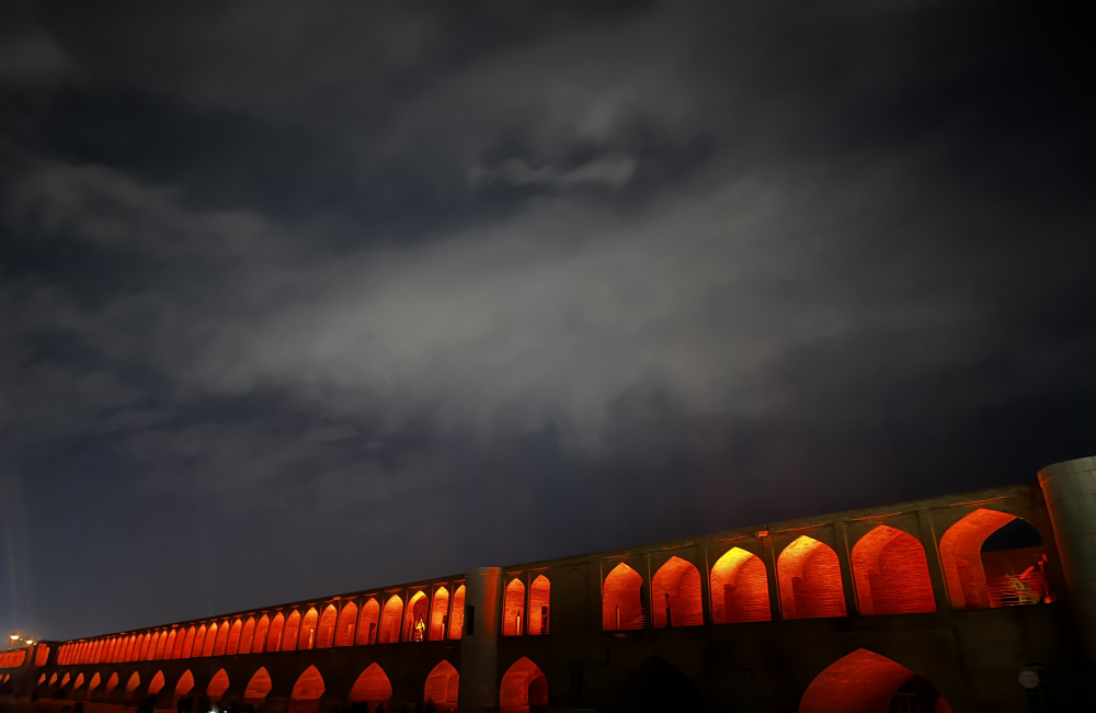 یادگارینویسیهای سیوسه پل پاک میشود