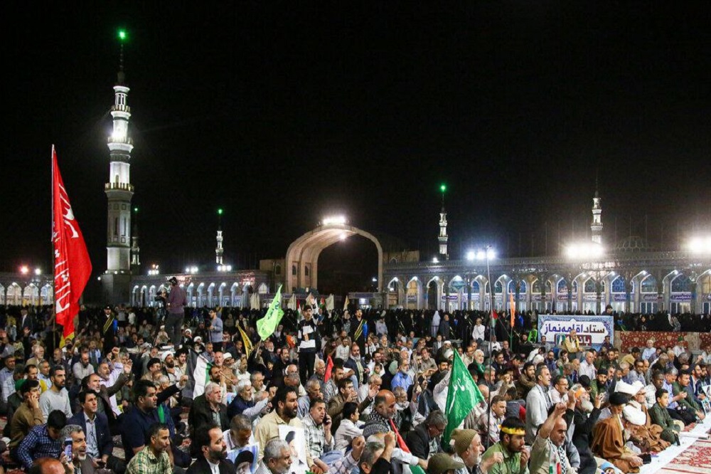 فریاد مرگ بر اسرائیل در مسجد جمکران