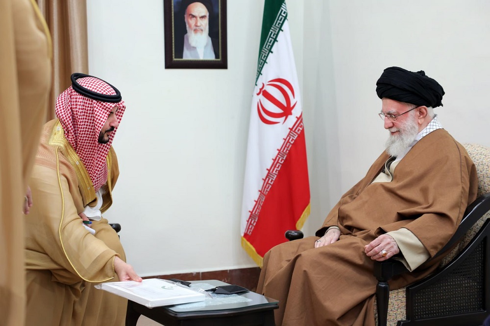 تصاویری از دیدار رهبر انقلاب با وزیر دفاع عربستان