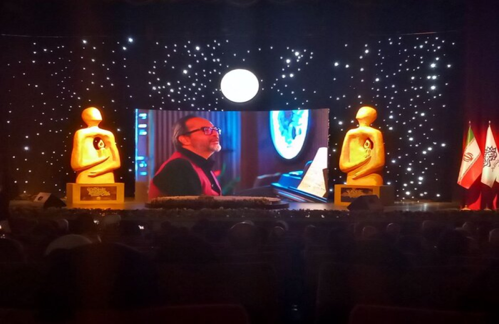 جایزه چهره سال هنر انقلاب به «کارن همایونفر» رسید