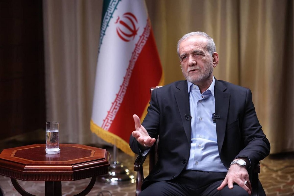 پوست موز زیر پای دولت