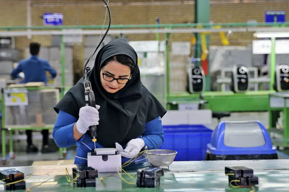 چرا کارفرمایان بیشتر زنان را استخدام میکنند؟