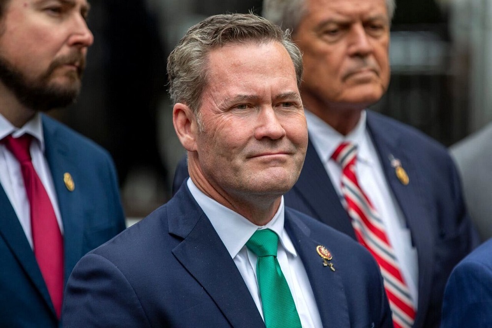 مشاور امنیت ملی ترامپ از پست خود استعفا داد