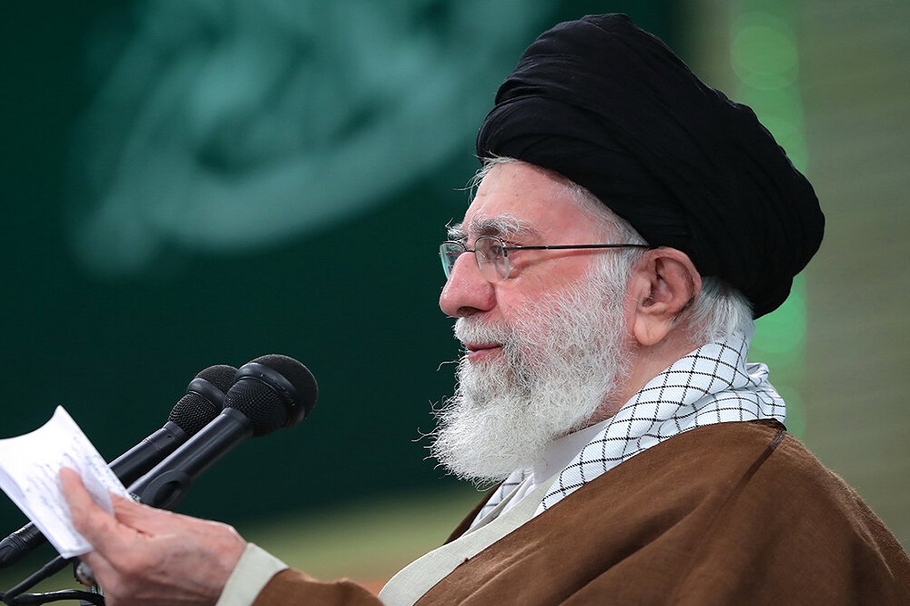 جمعی از معلمان سراسر کشور فردا با رهبر انقلاب دیدار میکنند