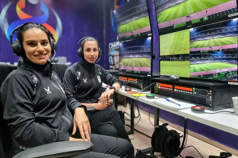 VAR تراکتور و استقلال خوزستان در اختیار داوران زن