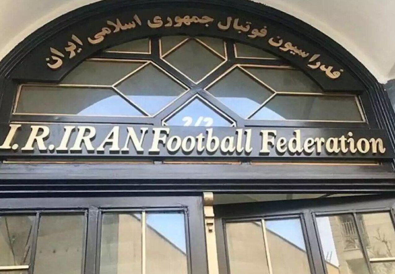 تاج، سند ساختمانهای فدراسیون و پرسپولیس را پس گرفت