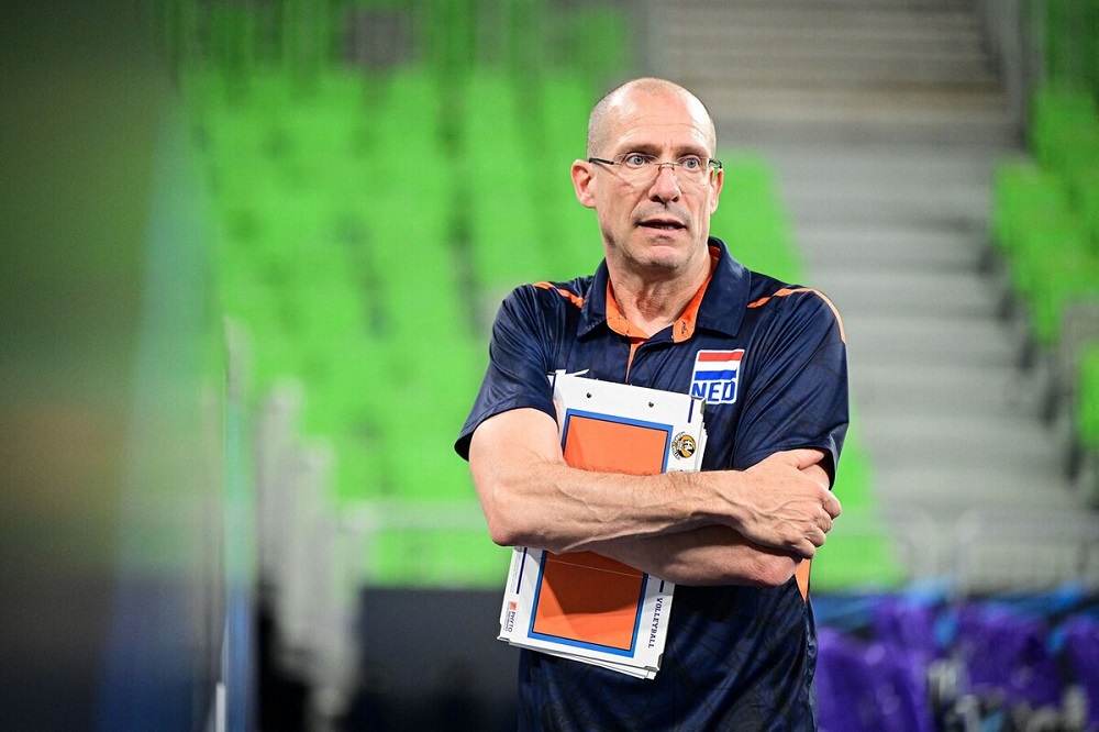 سرمربی ایتالیایی تیم ملی والیبال در حرم امام رضا(ع)