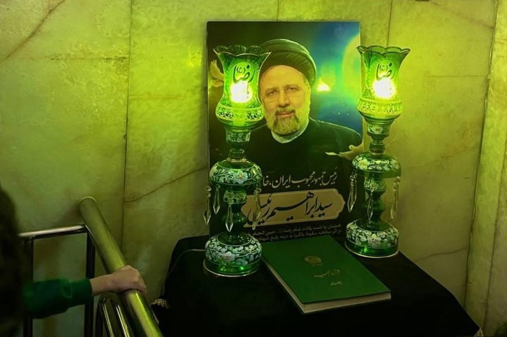 حا‌ل‌‌و‌هوای مزار شهید رئیسی در حرم مطهر رضوی