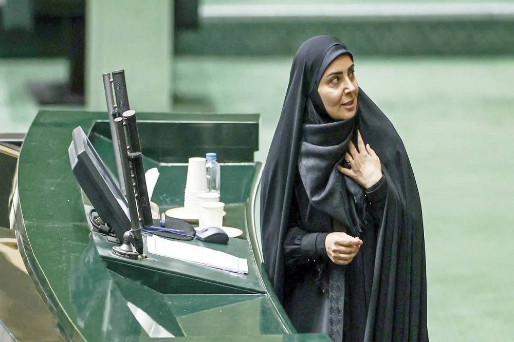 از زاویه دیگر با حواشی سفر خانوادگی وزیر راه