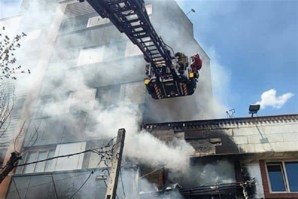 آتش‌سوزی در انبار یکی از ساختمان‌های اداری خیابان طالقانی