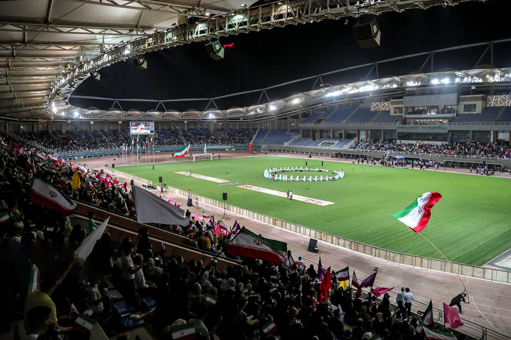 کادر استقلال برای تایید چمن راهی مشهد میشود