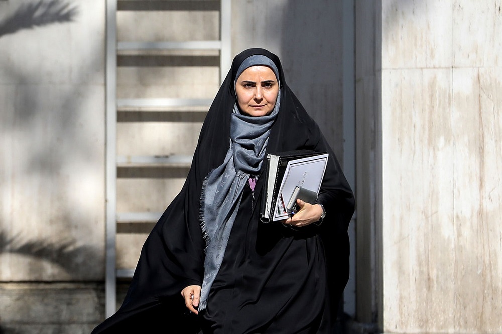 دولت همچنان پشتیبان وزیر راه است