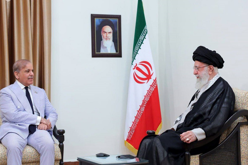 نخست وزیر پاکستان با رهبر انقلاب دیدار کرد