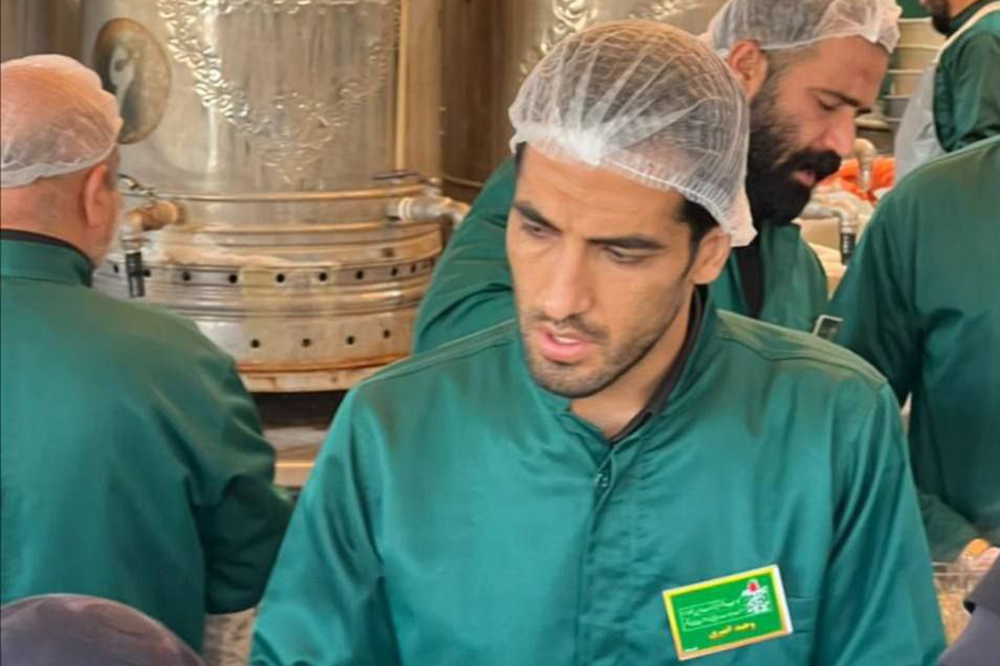 حضور کاپیتان پرسپولیس در چایخانه رضوی