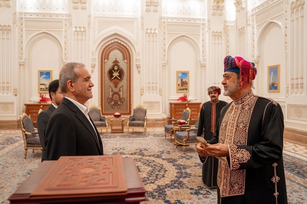 هدایای پزشکیان و سلطان عمان