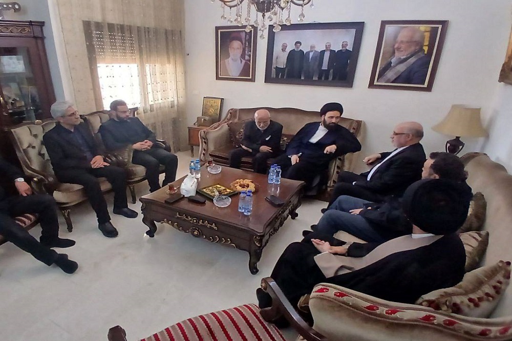 حضور سیدعلی خمینی در مزار و منزل شهید سیدحسن نصرالله