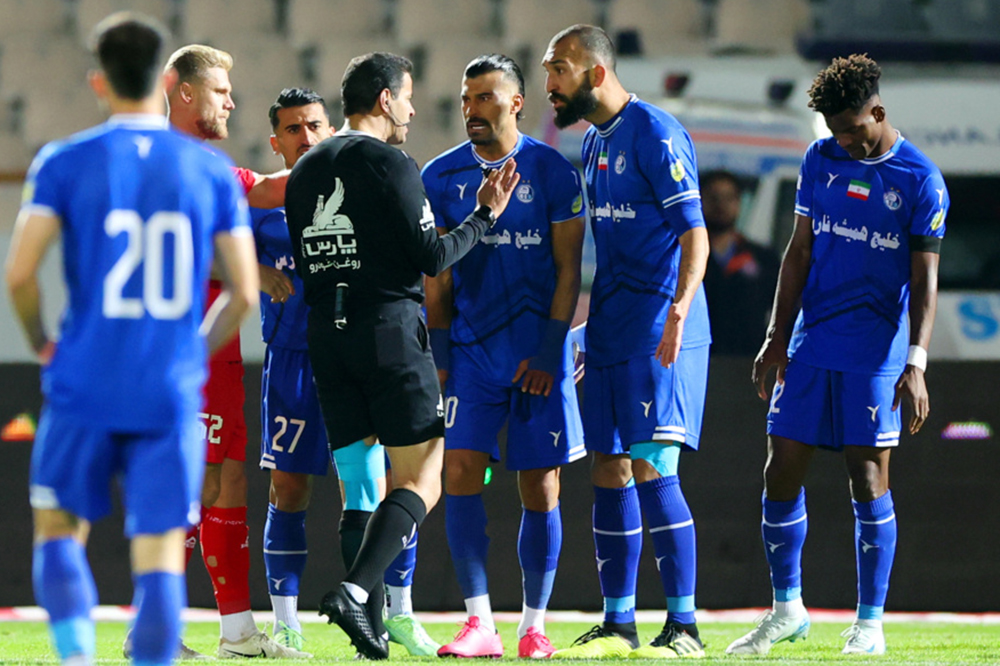 مربی جاه‌طلب یا پشت‌پرده زیاد‌طلب؟!