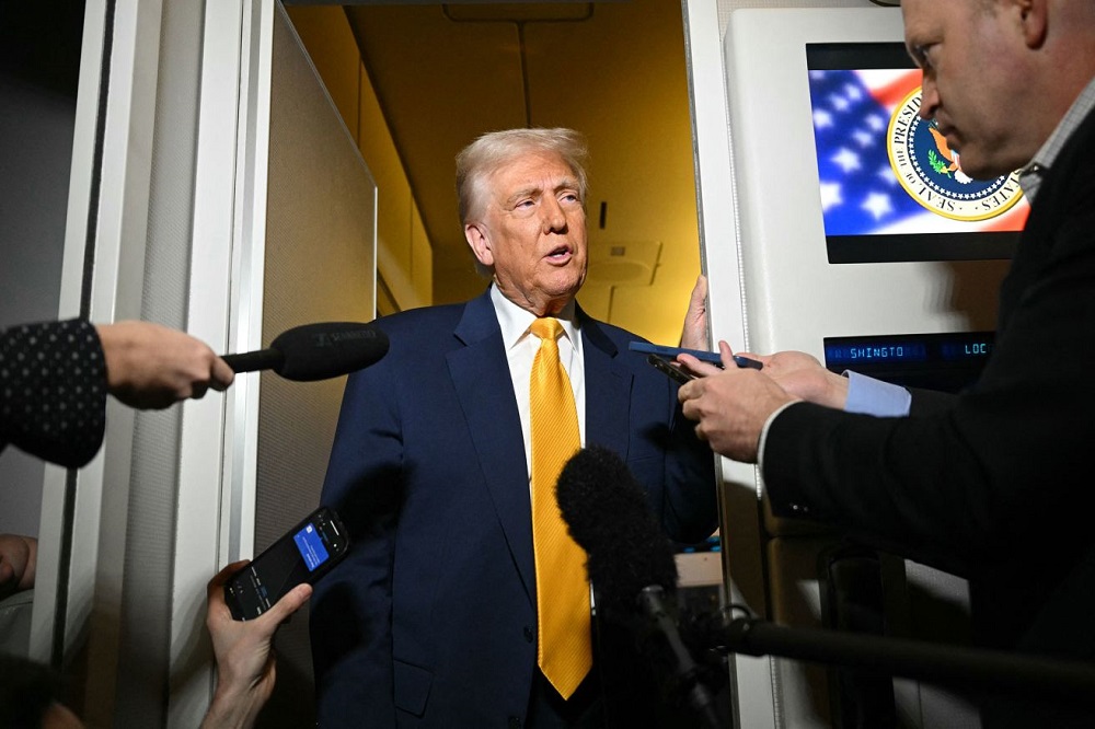 درخواست ترامپ برای لغو مجوز دو شبکه خبری