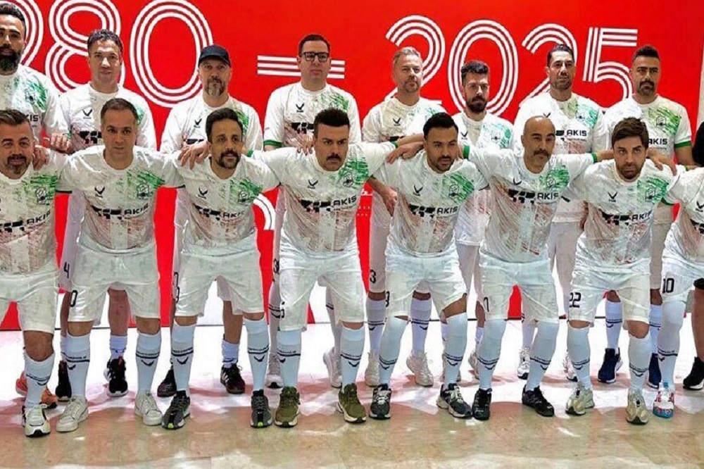 همخوانی سرود ملی توسط هنرمندان در «هنر فوتبال ۲۰۲۵»