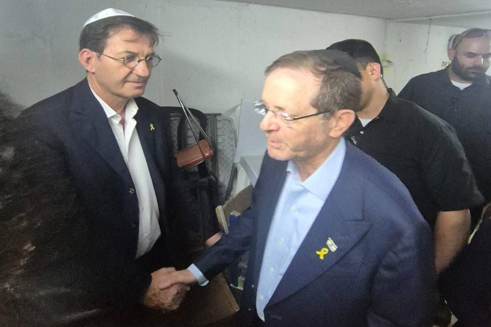 رئیس رژیم صهیونیستی به پناهگاه فرار کرد