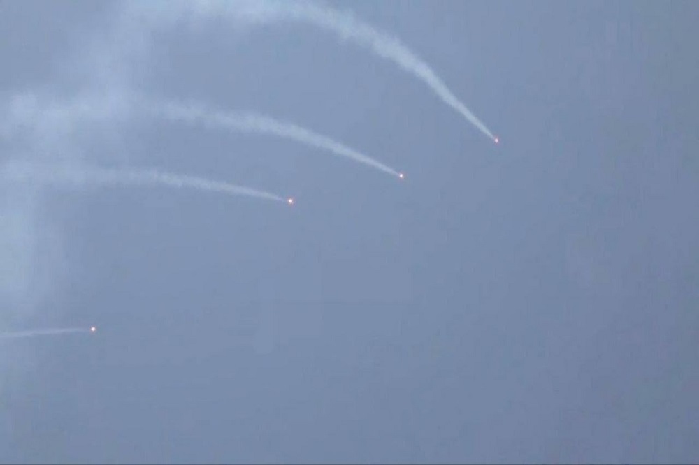 ستونهای دود از اطراف دیمونا به آسمان بلند شد