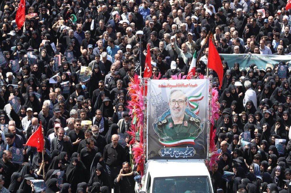 تشییع پیکر شهید سرلشکر شادمانی در همدان