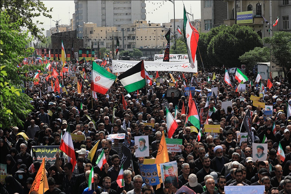 «ایران پهلوان» در جنگ روایتها