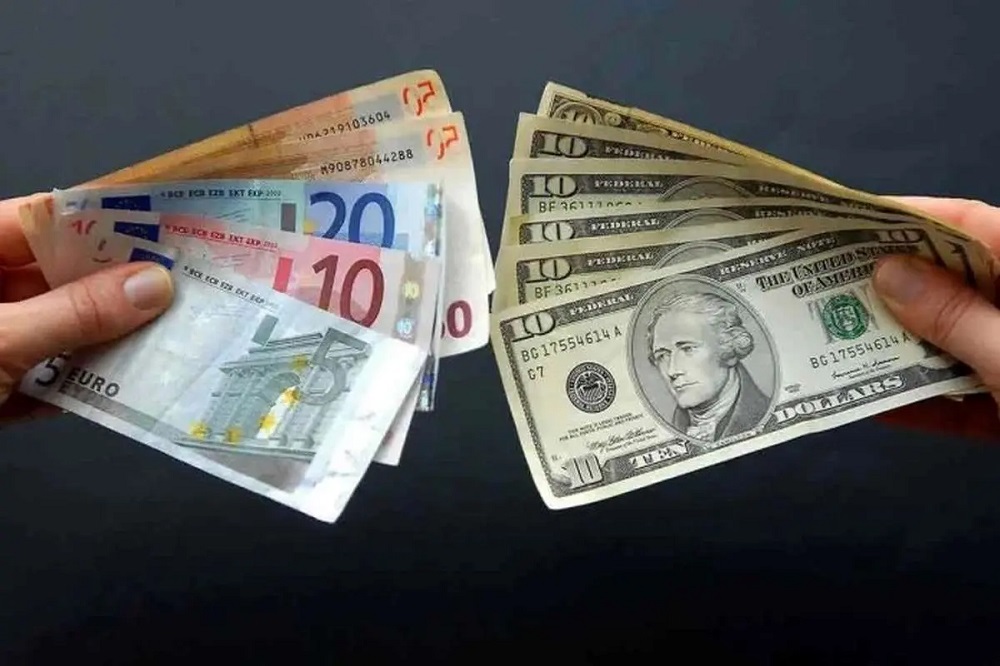 دعوای جدید دلار با یورو؟