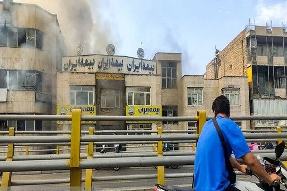 جزییات آتشسوزی در فروشگاه کفش خیابان انقلاب