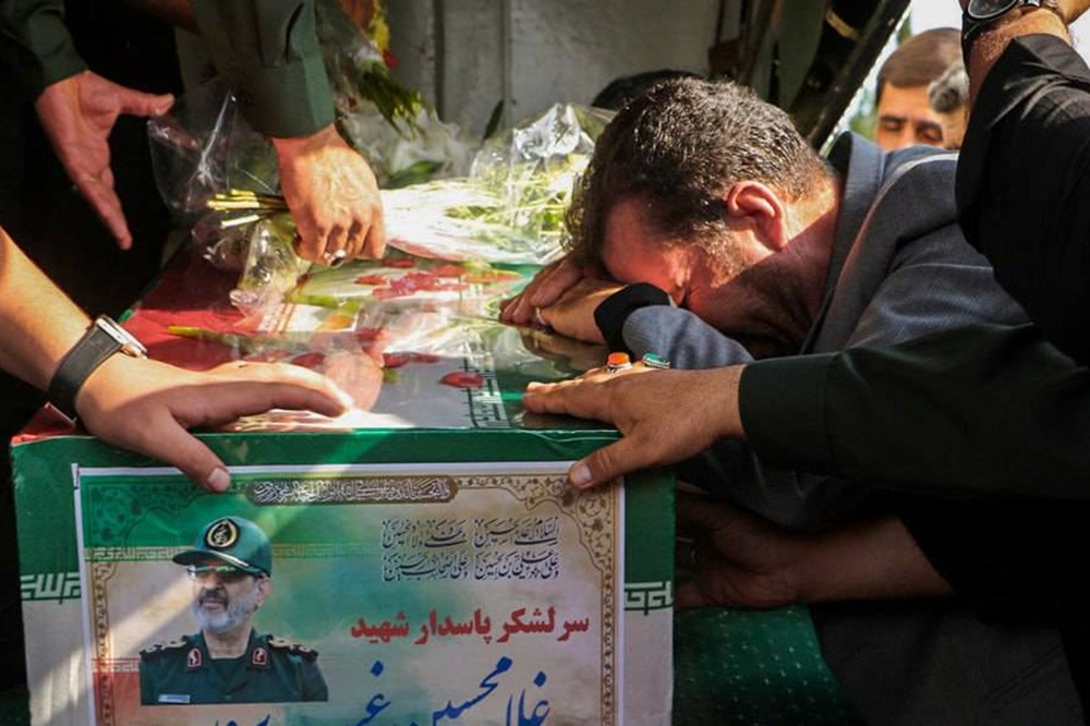 استقبال از پیکر شهید غلامحسین غیب‌پرور در شیراز + عکس