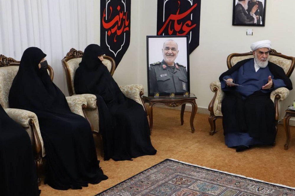 ابلاغ سلام و دعای رهبر معظم انقلاب به خانواده شهید سلامی