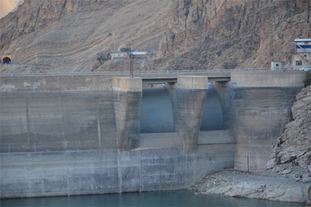 ذخیره آب سدهای تهران نصف شد