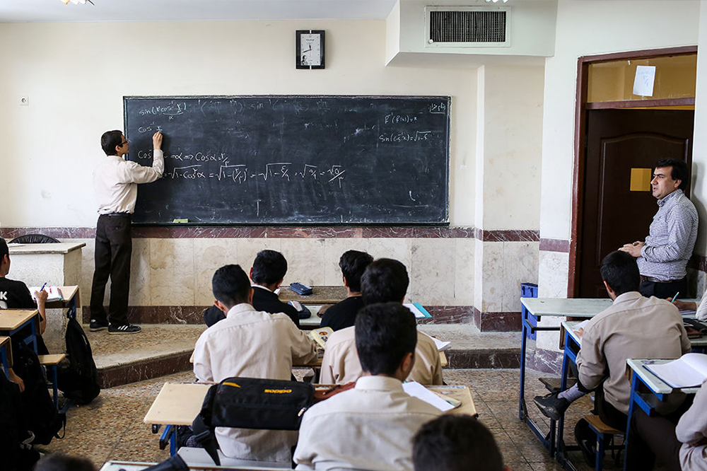 پروندۀ نیمهباز معلمان متعهد خدمت