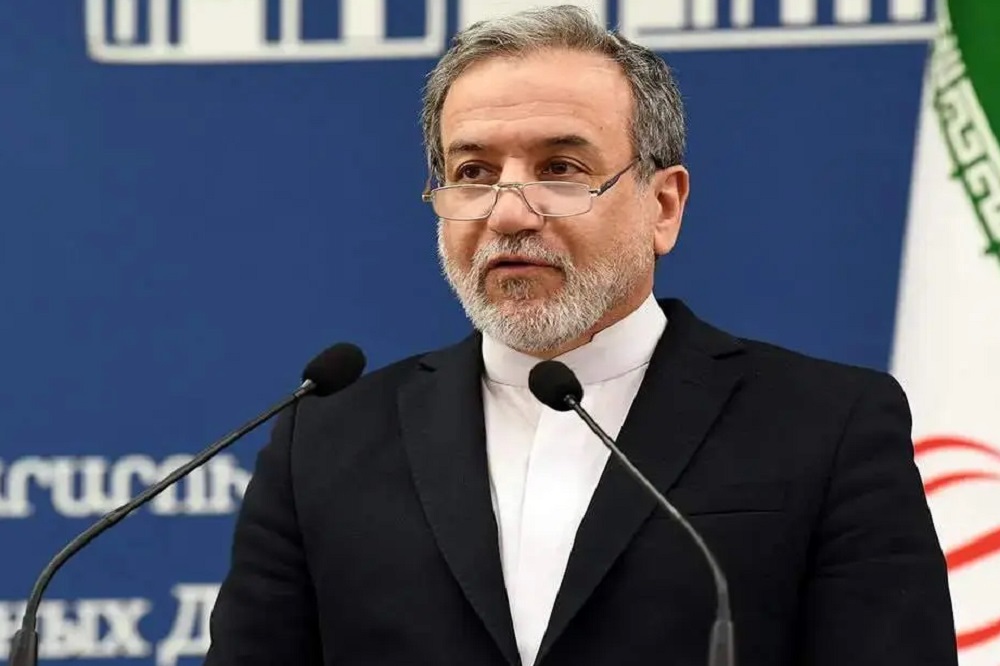 عراقچی: تجمع نظامی آمریکا در اطراف ایران پیامدهای فاجعهباری برای منطقه دارد