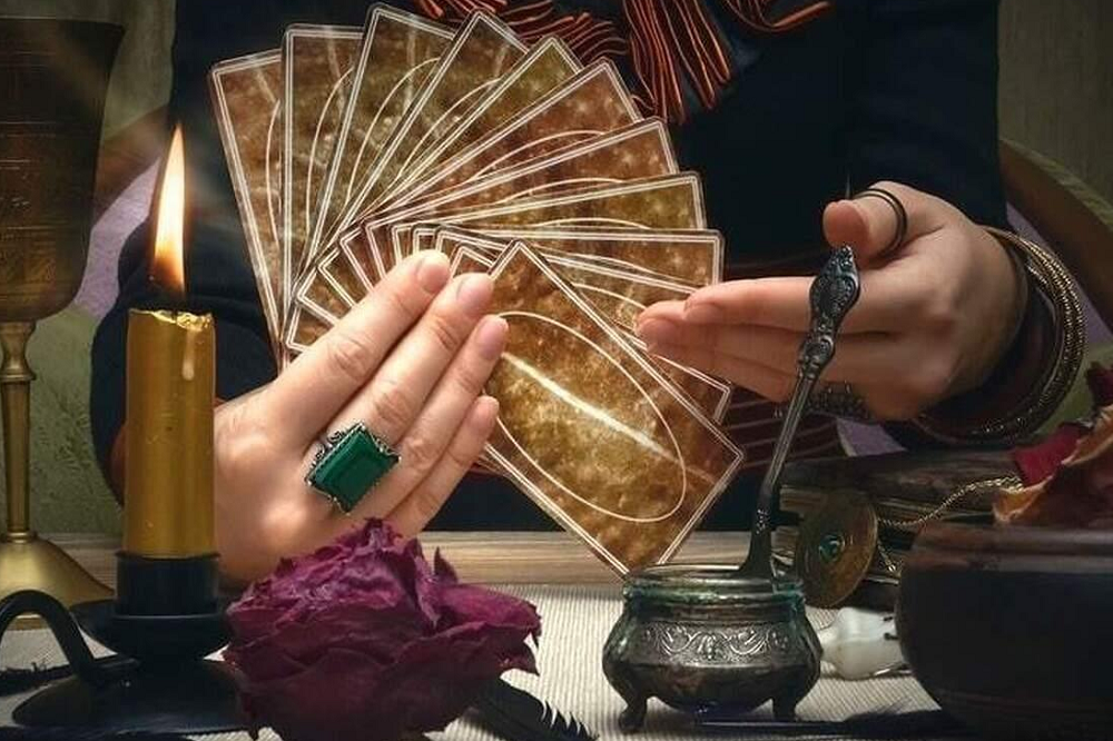 وقتی فال‌گیر جای تراپی را می‌گیرد