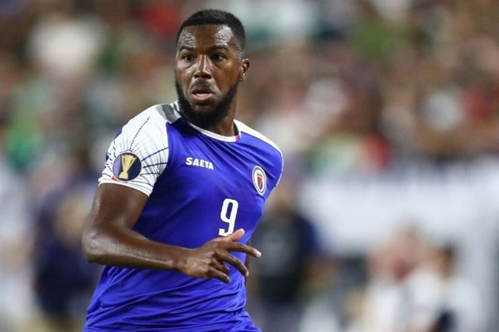 نازون به ساپینتو: وقتی توپ نمیرسد چطور گلزنی کنم؟!