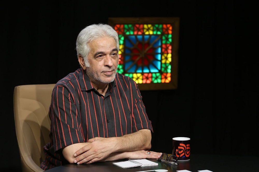 منتقد تماموقت