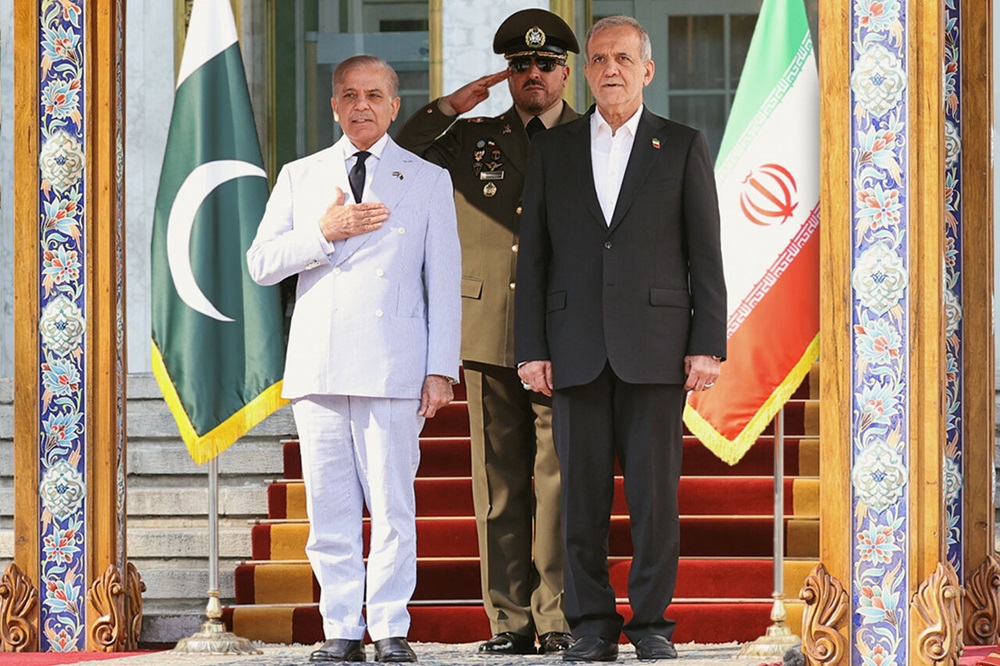 چرا سفر پزشکیان به پاکستان مهم است؟