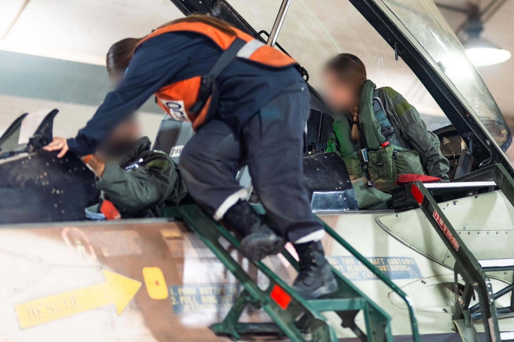 واکنش اسرائیل هیوم به افشای هویت خلبان زن توسط ایران