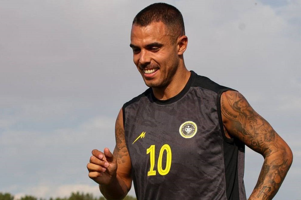 اولین جنگ لیگ بر سر ریکاردو آلوز