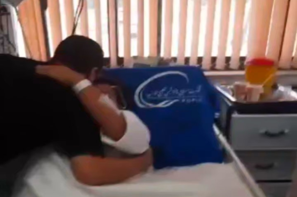 جواد نکونام به ملاقات هوادار ویژه استقلال رفت