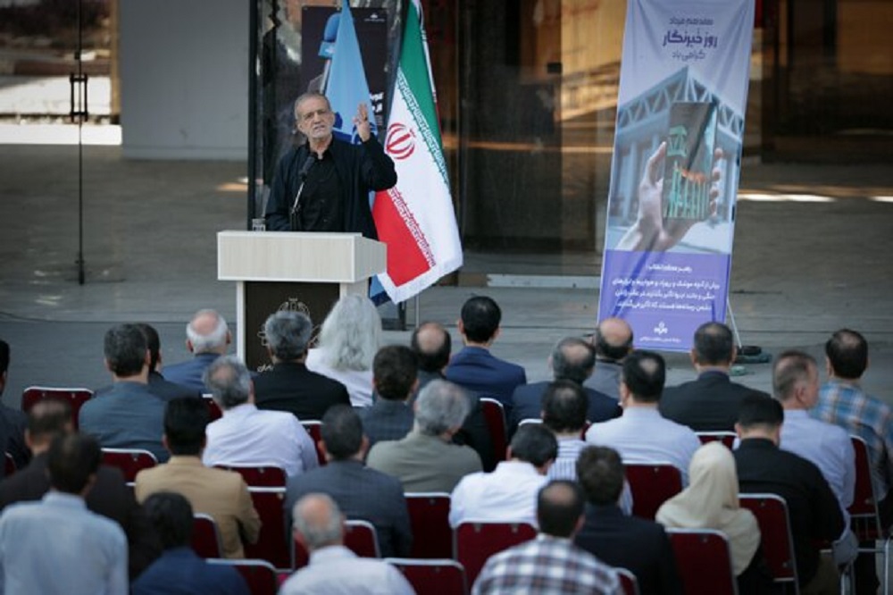 پزشکیان: خبرنگاران در جنگ، آب پاکی را روی دست جنایتکاران ریختند