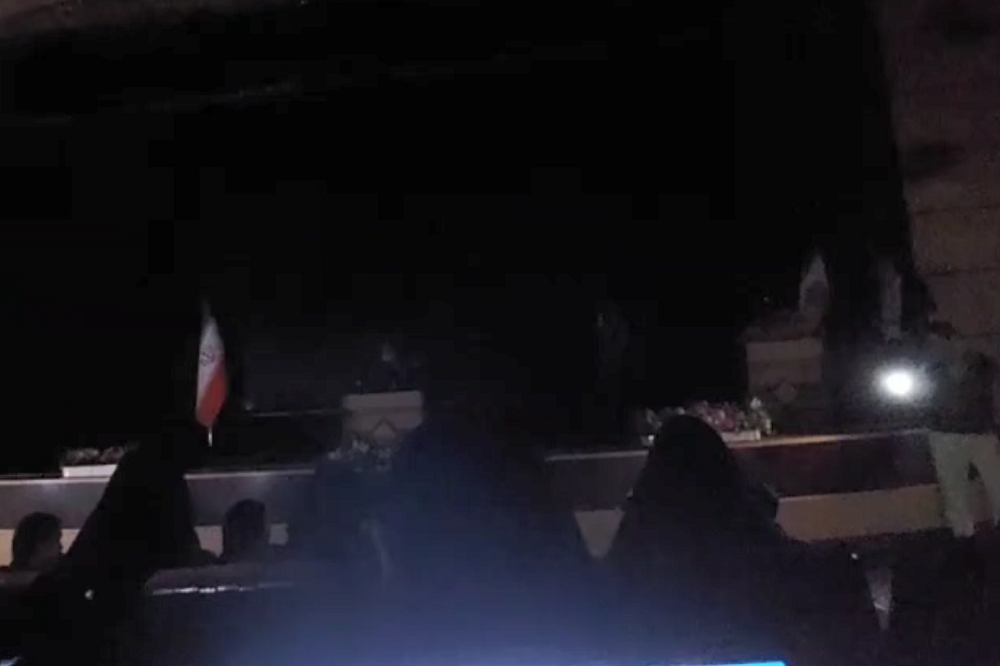 برق در نشست خبری  وزیربهداشت قطع شد!