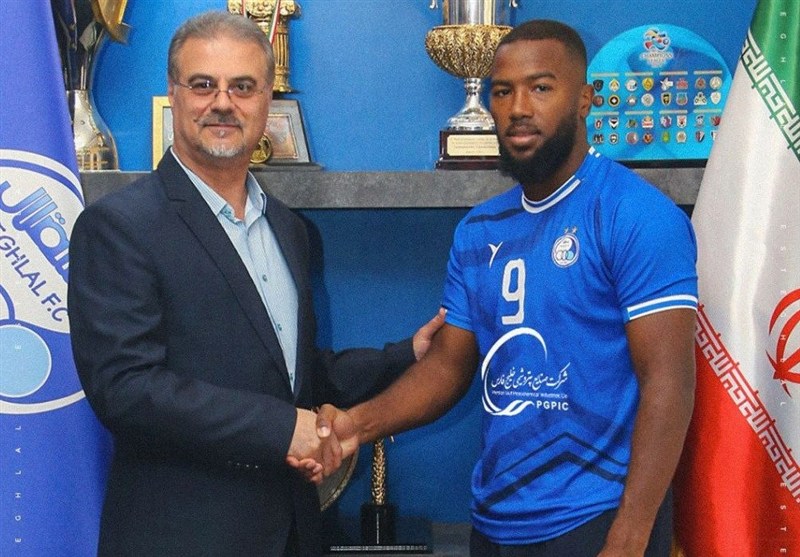 رونمایی استقلال از شماره ۹؛ نازون بست