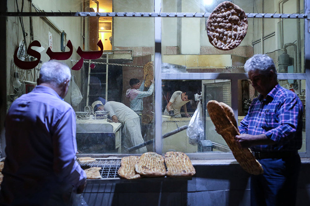 ۵ درصد از کارتهای بانکی خریدار ۳۵ درصد از نان کشور!